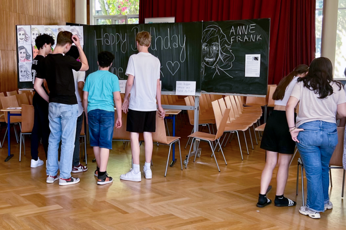 Anne Frank Tag 2023 an der Werner-von-Siemens-Realschule Anne Frank Tag 2023 an der Werner-von-Siemens-Realschule