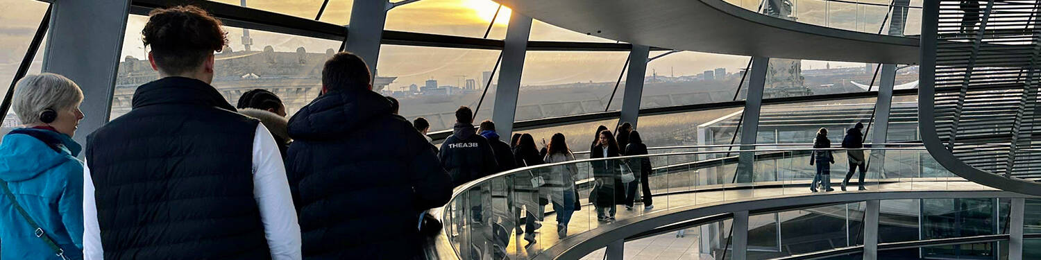 10er PÖG-Kurs zu Besuch in Berlin 10er PÖG-Kurs zu Besuch in Berlin