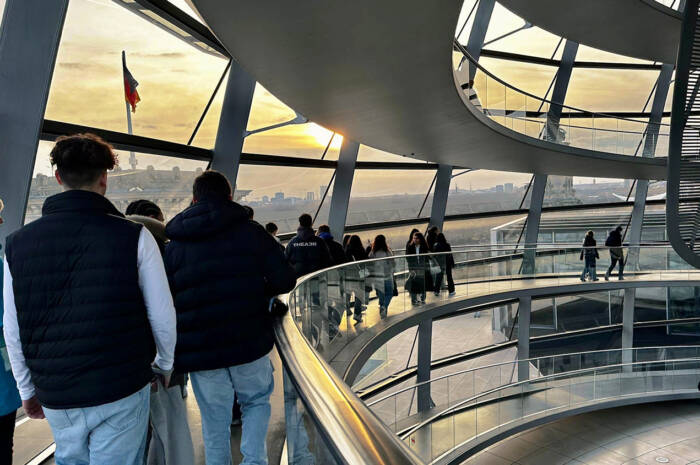 10er PÖG-Kurs zu Besuch in Berlin 10er PÖG-Kurs zu Besuch in Berlin